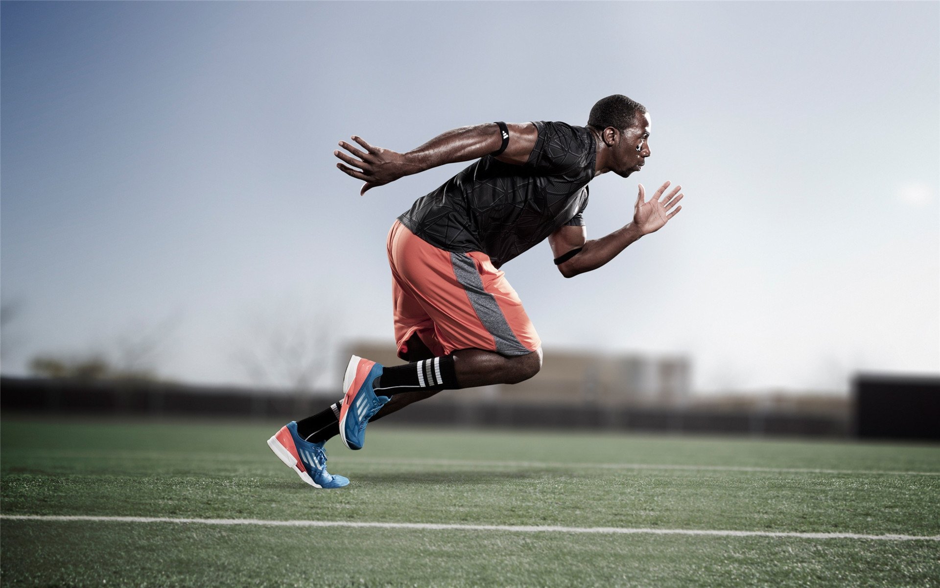 开云综合服务-“沙漠狂潮：极限荒野的速度战歌”，沙漠疯狂越野