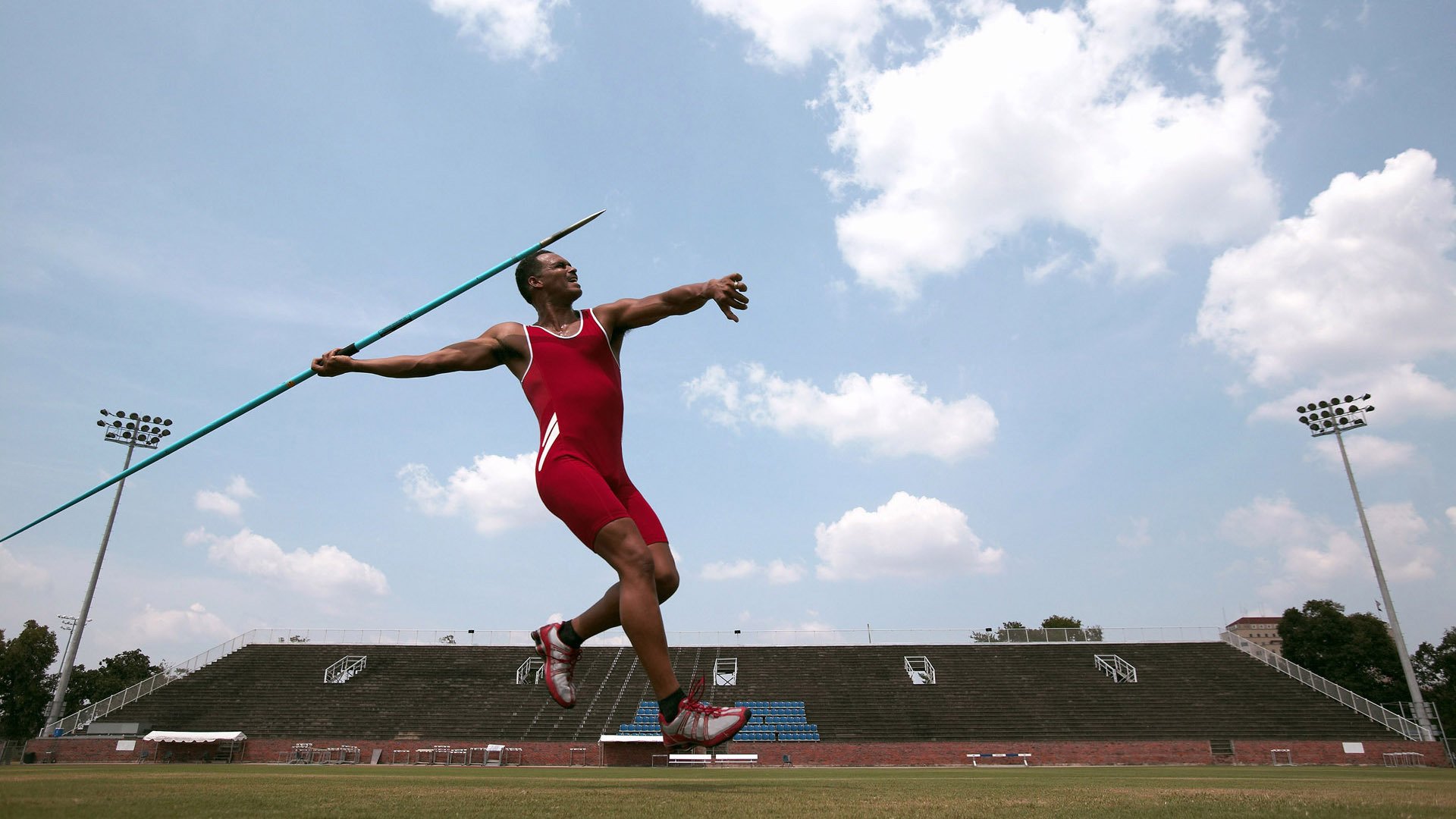 中国足球行业标准化体系不断完善，行业门槛持续提升，足球执行标准